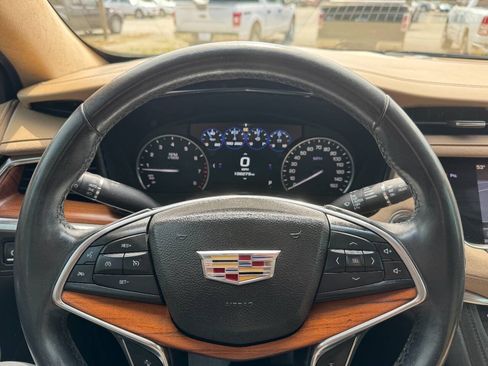 Used 2017 Cadillac XT5 Platinum AWD/4WD image 25