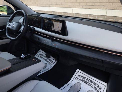 Used 2023 Nissan Ariya FWD image 30