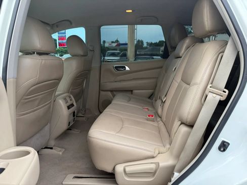 Used 2013 Nissan Pathfinder Platinum FWD image 11