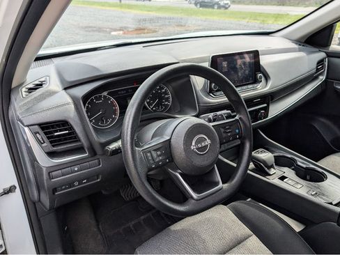 Used 2024 Nissan Rogue SV FWD image 20