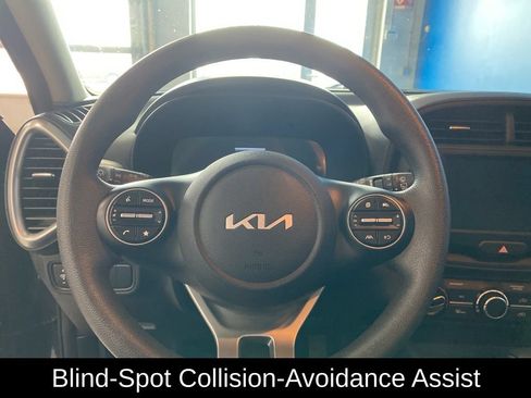 Used 2025 Kia Soul LX w/ LX Technology Package FWD image 16