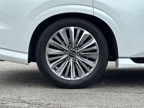 Used 2025 INFINITI QX80 Luxe AWD/4WD image 3