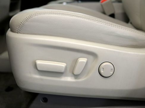 Used 2014 Toyota Sienna XLE image 16