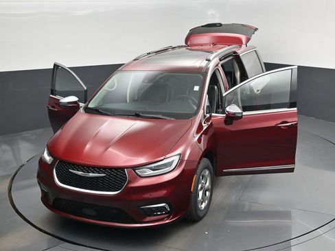 Used 2022 Chrysler Pacifica Limited image 60