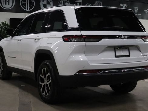 Used 2025 Jeep Grand Cherokee Limited image 3