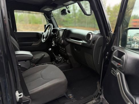 Used 2015 Jeep Wrangler Unlimited Sport w/ Quick Order Package 23S AWD/4WD image 17