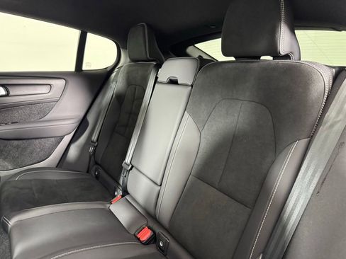 Certified 2023 Volvo C40 P8 Recharge Ultimate w/ Protection Package Premier AWD/4WD image 14