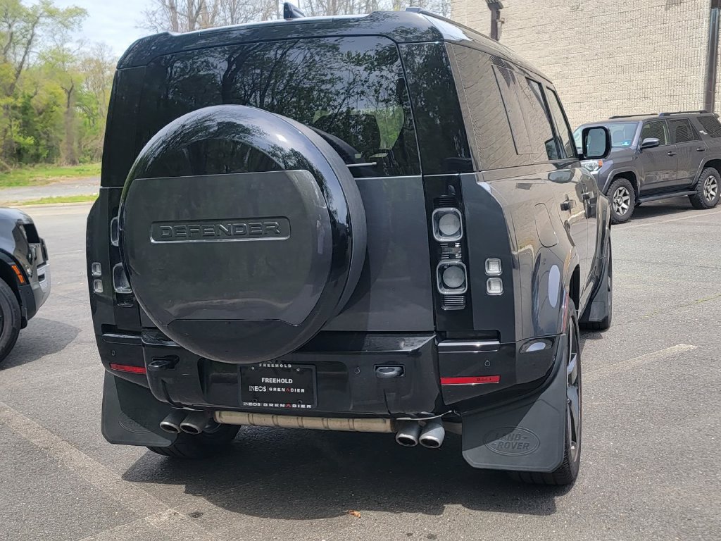 Used 2025 Land Rover Defender 110 V8 AWD/4WD image 9