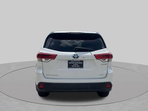 Used 2018 Toyota Highlander XLE AWD/4WD image 5