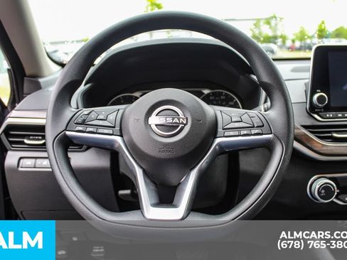 Used 2025 Nissan Altima 2.5 SV FWD image 23