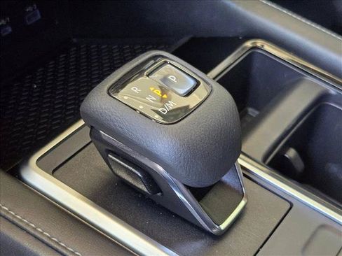 Used 2022 Nissan Pathfinder SL w/ Lighting Package (N92) FWD image 18
