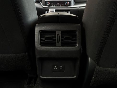 Used 2025 Nissan Rogue SV FWD image 12