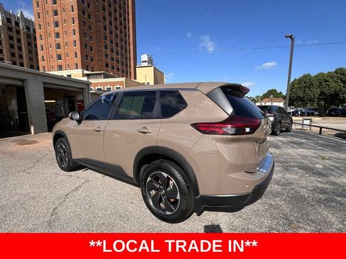 Certified 2024 Nissan Rogue SV FWD image 3