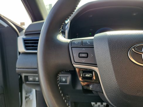 Used 2025 Toyota Camry SE image 22