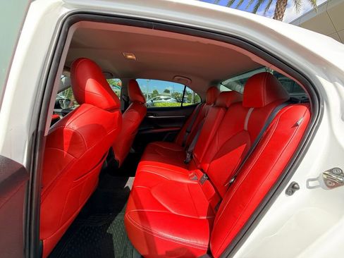 Used 2020 Toyota Camry SE image 18