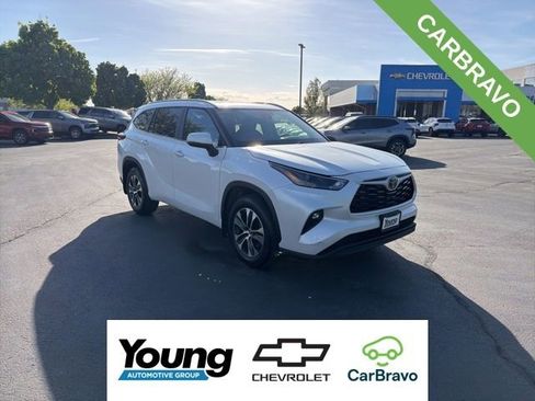Used 2025 Toyota Highlander XLE AWD/4WD image 1