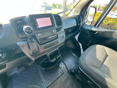 Used 2025 RAM ProMaster 2500 w/ Convenience Group FWD image 26