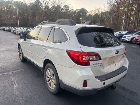 Used 2017 Subaru Outback 2.5i Premium image 14