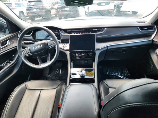 Used 2023 Jeep Grand Cherokee L Limited w/ Luxury Tech Group II AWD/4WD image 10
