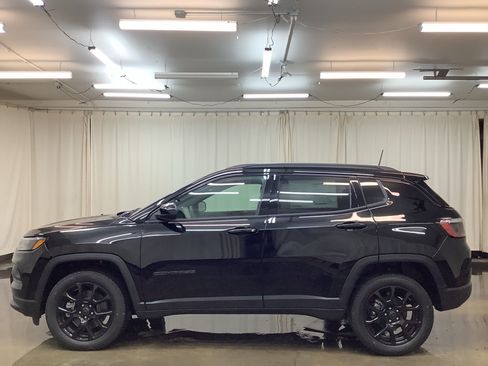 New 2026 Jeep Compass Latitude AWD/4WD image 9