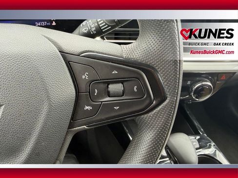 Used 2025 Chevrolet Trax LT FWD image 20
