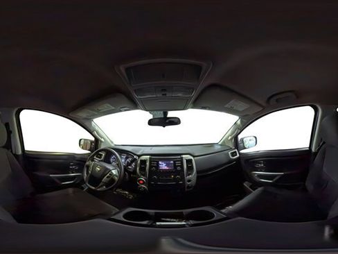 Used 2018 Nissan Titan SV image 25