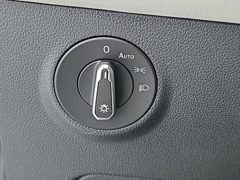 New 2026 Volkswagen Taos SE image 25