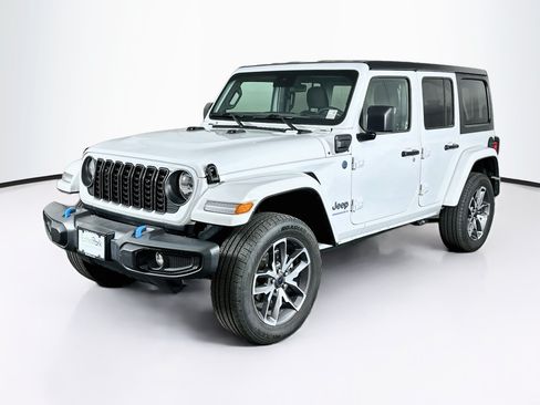 Used 2024 Jeep Wrangler Unlimited AWD/4WD image 3