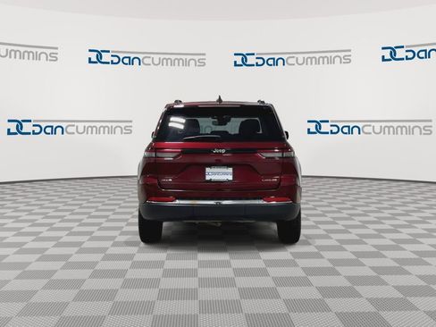 Used 2023 Jeep Grand Cherokee Laredo image 7