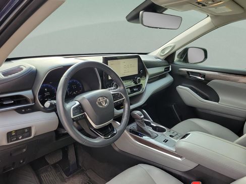 Used 2023 Toyota Highlander Limited FWD image 23