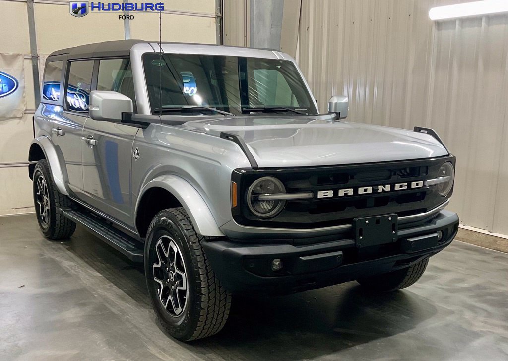 Used 2024 Ford Bronco Outer Banks AWD/4WD image 1
