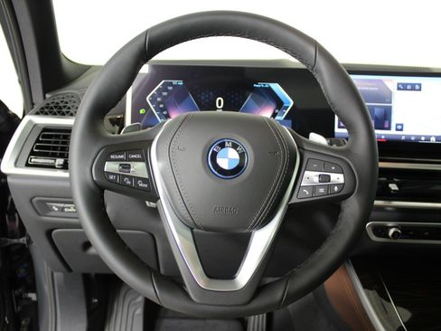 New 2026 BMW X5 xDrive50e w/ Climate Comfort Package image 15