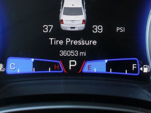 Used 2023 Chrysler 300 Touring w/ Sport Appearance Package image 21