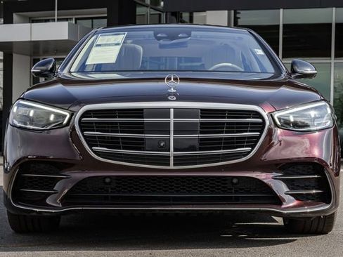 Used 2023 Mercedes-Benz S 580 4MATIC Sedan image 2