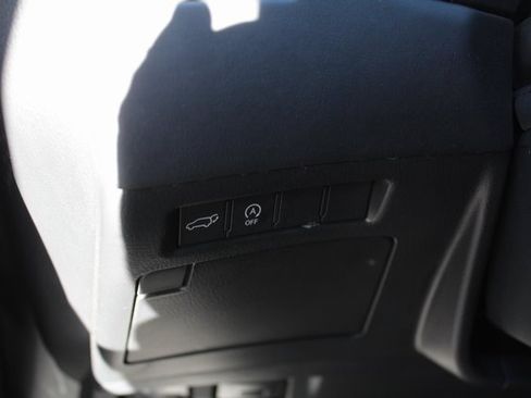 Used 2024 Lexus LX 600 4WD w/ Luxury Package image 35