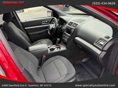 Used 2017 Ford Explorer XLT w/ Equipment Group 201A AWD/4WD image 22