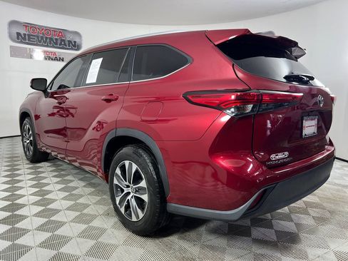 Used 2023 Toyota Highlander XLE FWD image 6