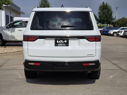 Used 2024 Jeep Wagoneer L Series II w/ Flexible Seating Group RWD image 13