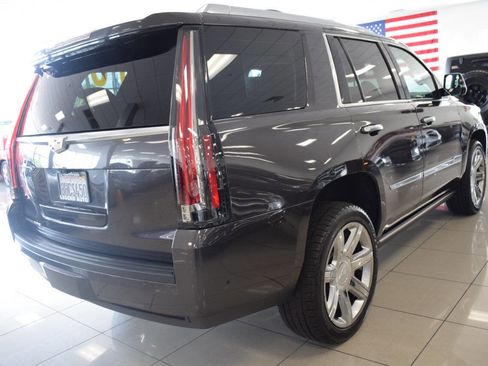 Used 2018 Cadillac Escalade Premium Luxury image 7