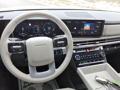 Used 2025 Hyundai Santa Fe Limited image 12