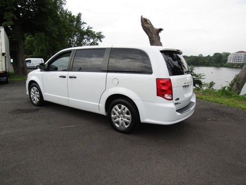 Used 2019 Dodge Grand Caravan SE w/ UConnect Hands-Free Group image 42