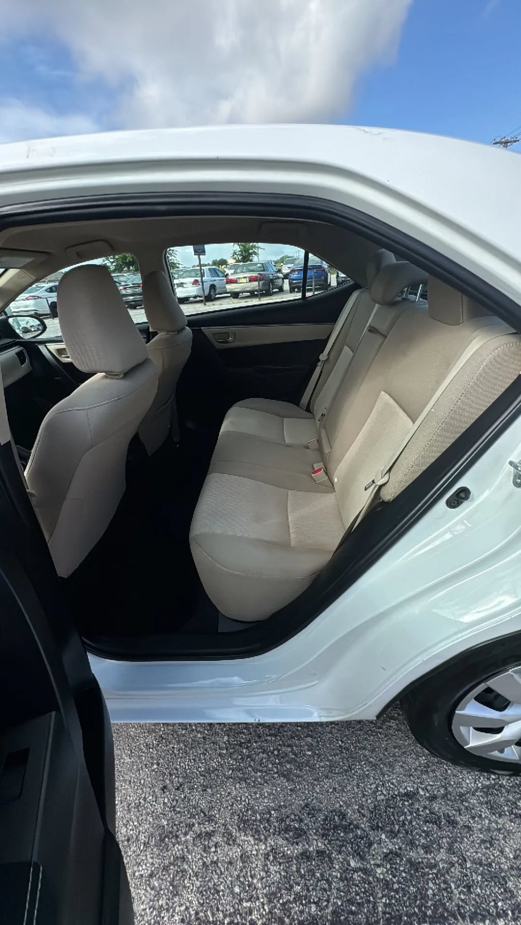 Used 2015 Toyota Corolla LE FWD image 11