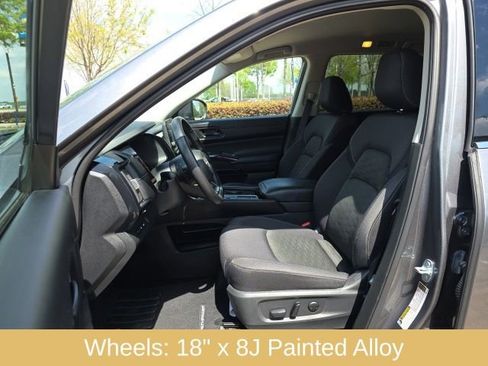 Used 2025 Nissan Pathfinder SV image 13