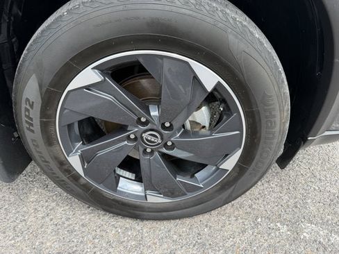 Used 2024 Nissan Rogue SV AWD/4WD image 5