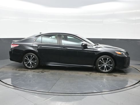 Used 2020 Toyota Camry SE image 7