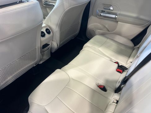 New 2025 Mercedes-Benz GLB 250 4MATIC image 12