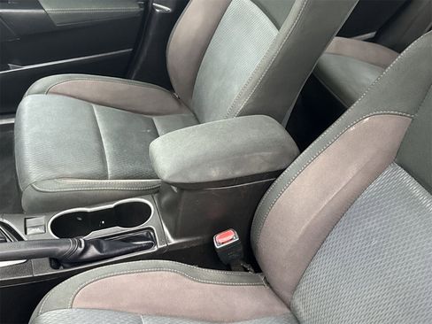 Used 2017 Toyota Corolla LE image 33