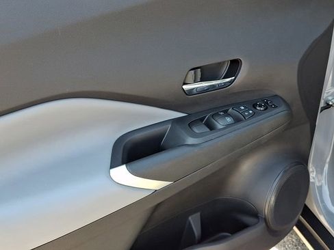 Used 2023 Nissan Kicks SR w/ SR Premium Package FWD image 12