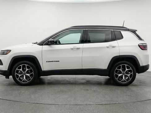Used 2025 Jeep Compass Limited image 5