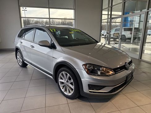 Used 2017 Volkswagen Golf Alltrack SE image 3